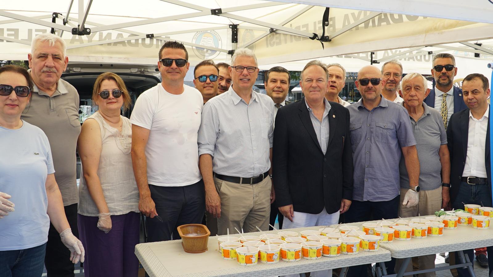 RUMELİSİAD GELENKESEL AŞURE DAĞITIMI
