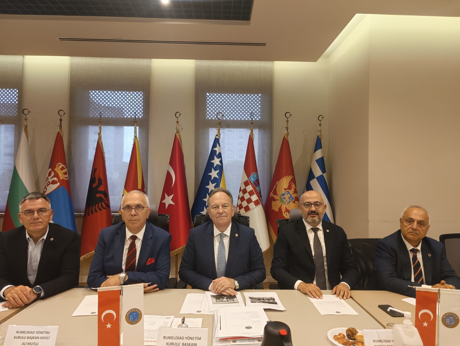 PAZARTESİ TOPLANTI