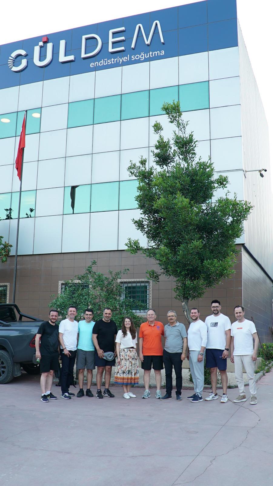 RUHUMUZDA REKABET, KALBİMİZDE DOSTLUK: RUMELİSİAD MASA TENİSİ TURNUVASI GERÇEKLEŞTİRİLDİRumelisiad H