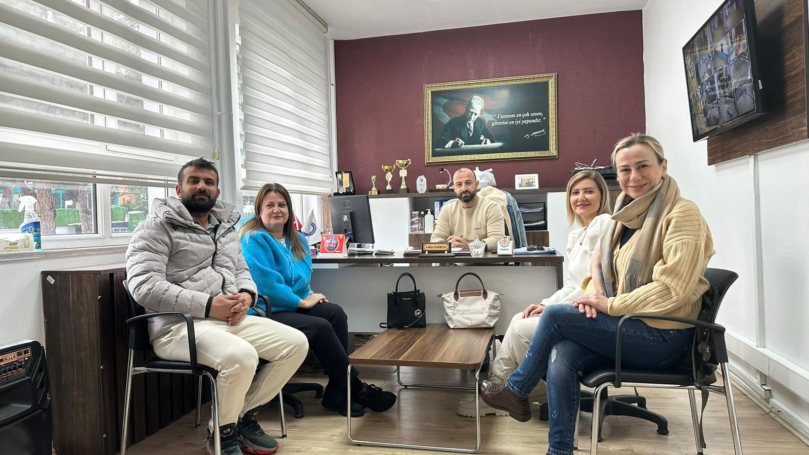 RUMELİSİAD Ailesini temsilen Kadın ve Sanat Komitesi olarak bağışlarla temin ettiğimiz kitap ve kırt