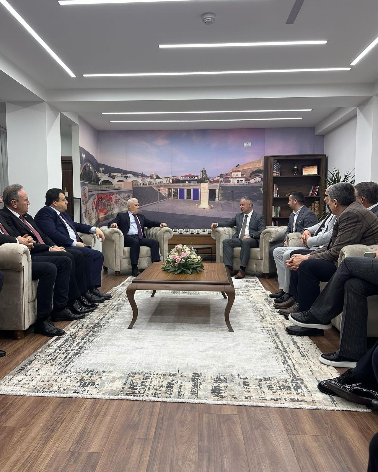 Rumelisiad Heyetinden Makedonya Çayır Belediye Başkanı Visar Ganiu’ya ZiyaretRUMELİSİAD Yönetim Kuru
