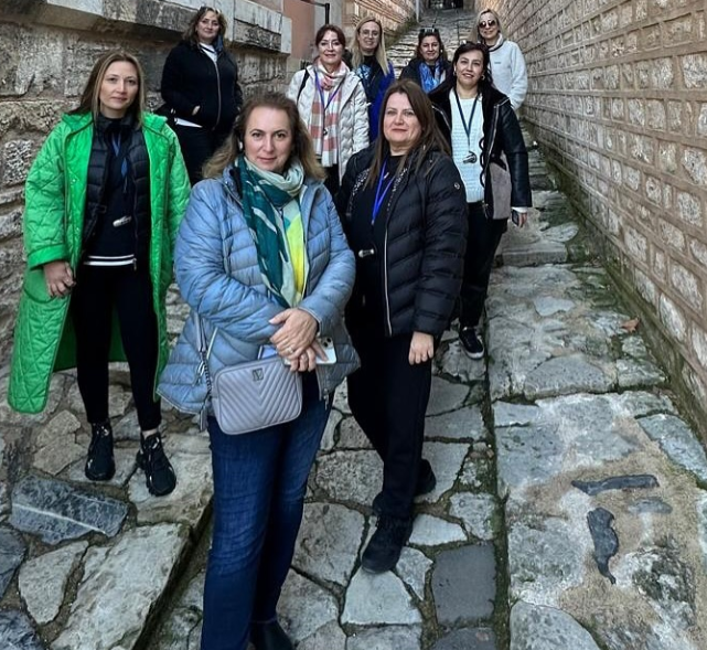 RUMELİSİAD Kadın ve Sanat Komitesi olarak düzenlediğimiz gezide ilk durağımız Topkapı Sarayı oldu, d
