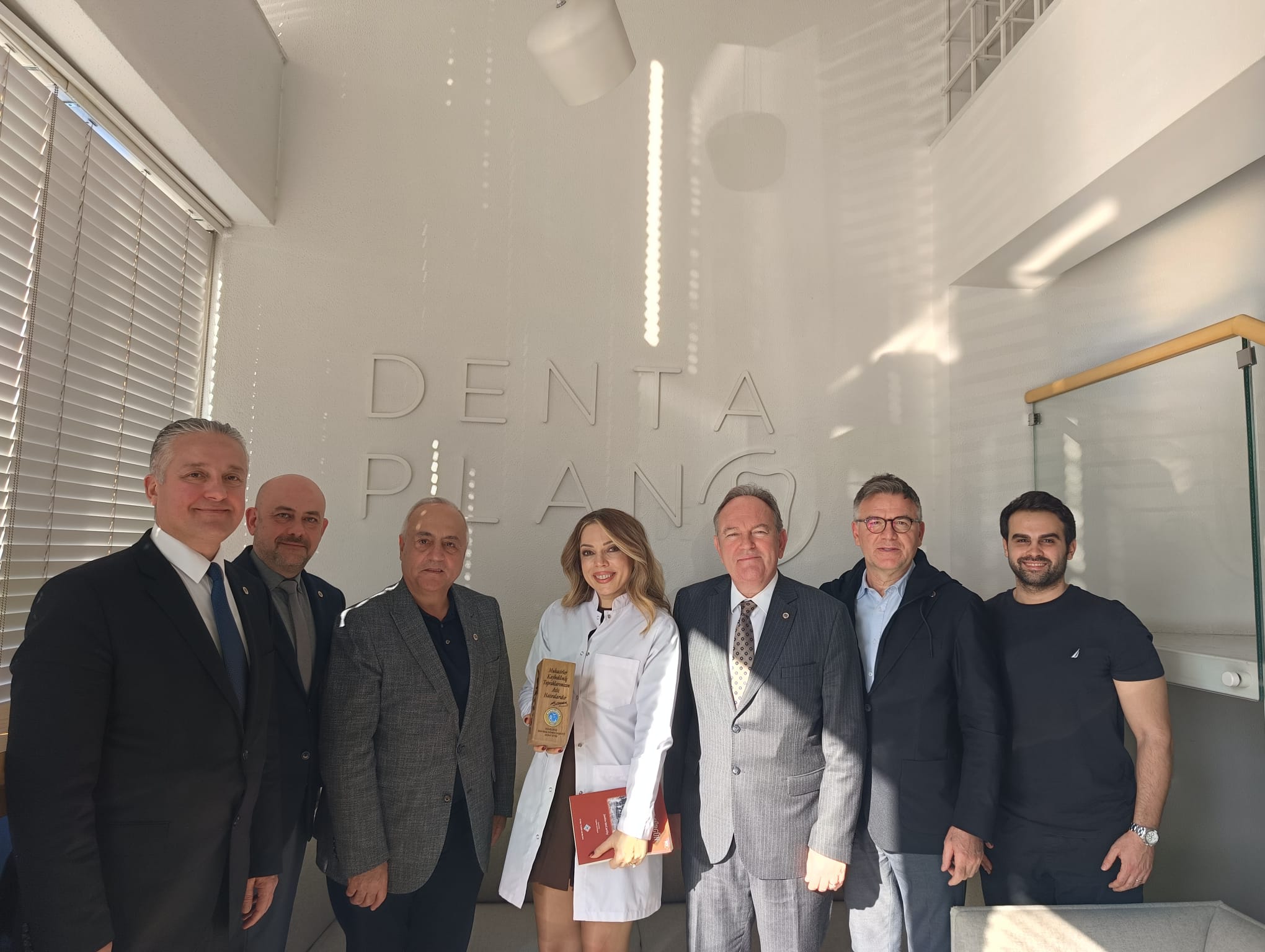 RUMELİSİAD olarak değerli üyemiz, Dentaplan Ağız ve Diş Kliniği sahibi Sn. Dr. İnci Erataç’ı kliniği
