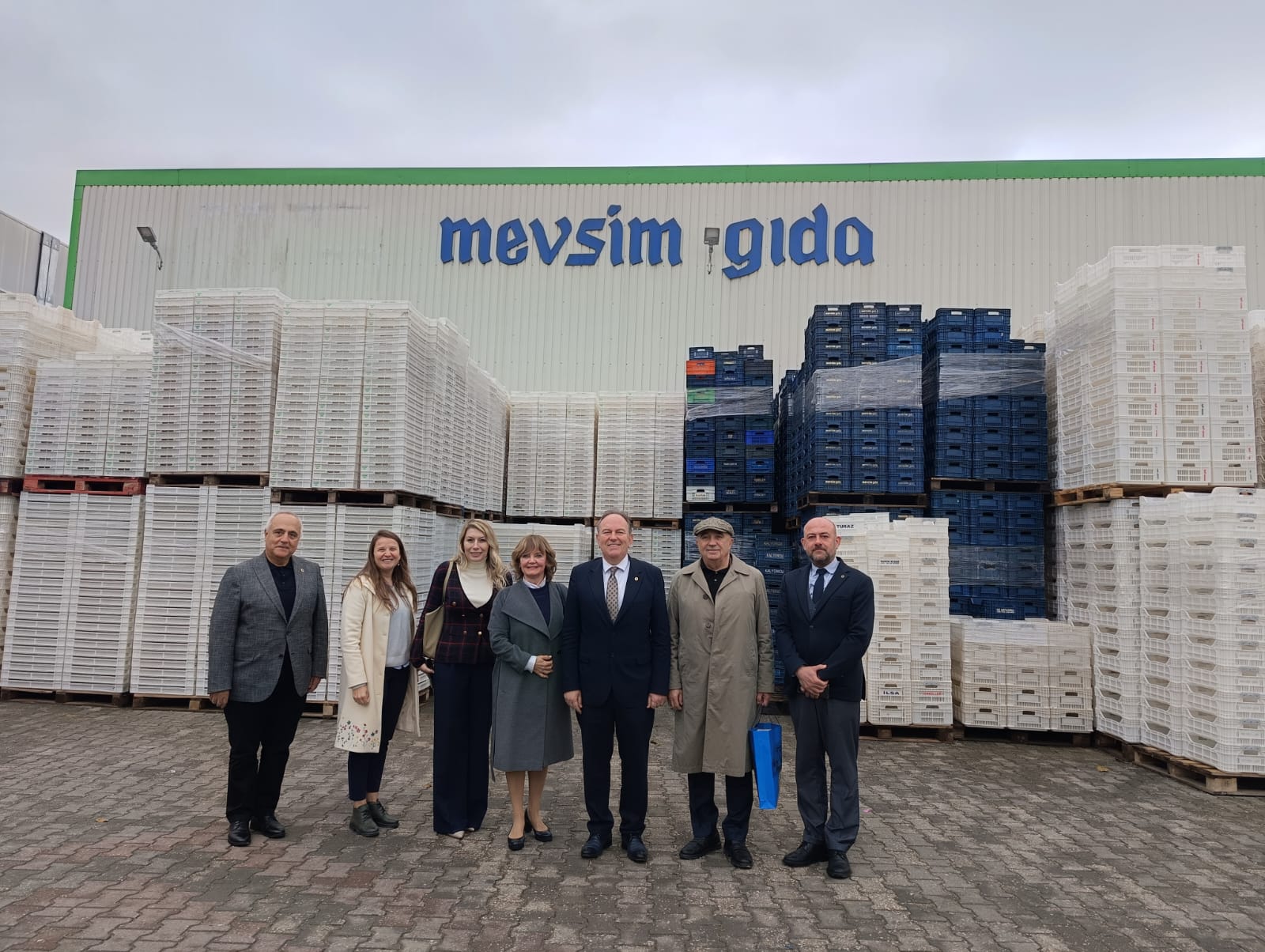 RUMELİSİAD olarak değerli üyemiz, Mevsim Gıda’nın sahibi Sn.Hadiye Kamiloğlu’nu iş yerinde ziyaret e